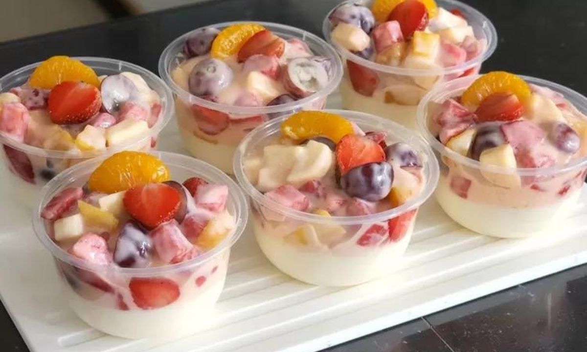 Membuat Salad Buah