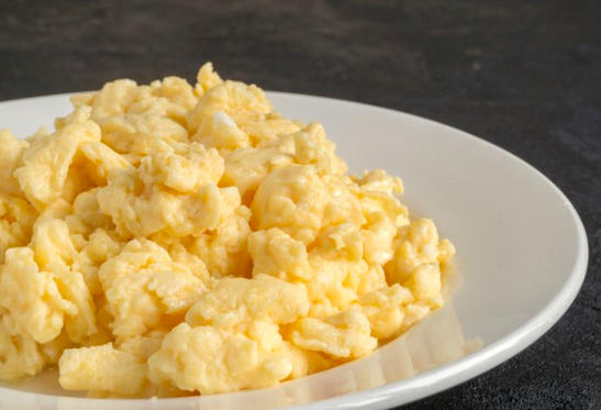 cara-masak-telur-orak-arik-supaya-lebih-creamy