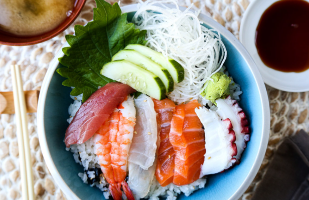 Tips Masak Sushi Chirashi dengan Topping Lebih Seimbang