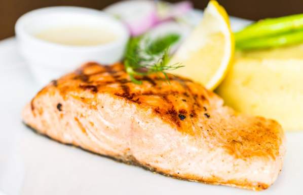 Tips Masak Salmon Steak Matang Juicy Tanpa Kering